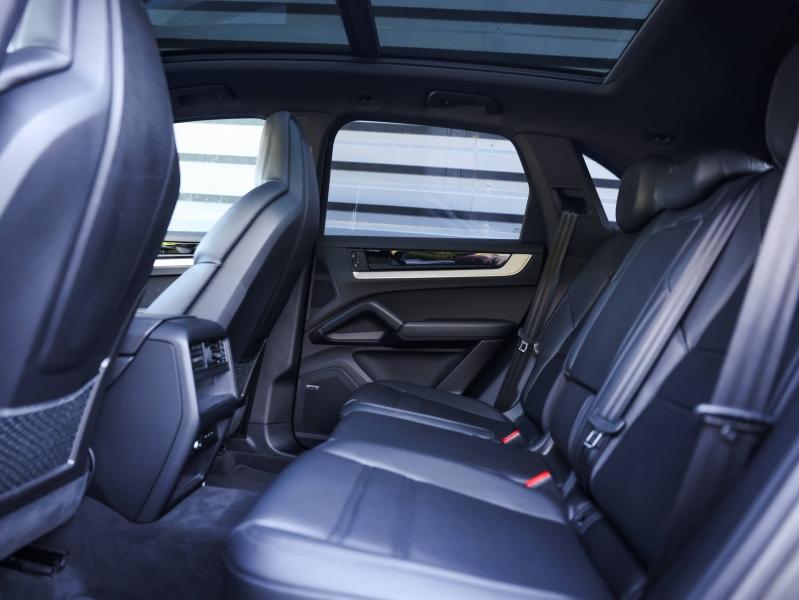 Voitures occasions PORSCHE CAYENNE E-Hybrid Villeneuve-d'Ascq