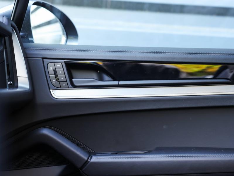 Voitures occasions PORSCHE CAYENNE E-Hybrid Villeneuve-d'Ascq