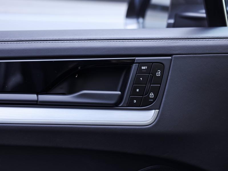 Voitures occasions PORSCHE CAYENNE E-Hybrid Villeneuve-d'Ascq