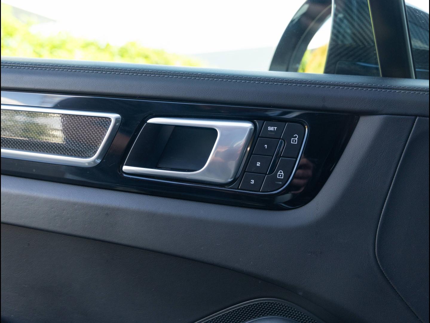 Voitures occasions PORSCHE CAYENNE Turbo S E-Hybrid Villeneuve-d'Ascq