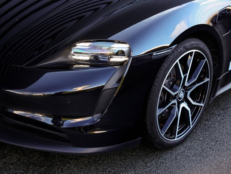 Voitures occasions PORSCHE Taycan Sport Turismo Base Villeneuve-d'Ascq