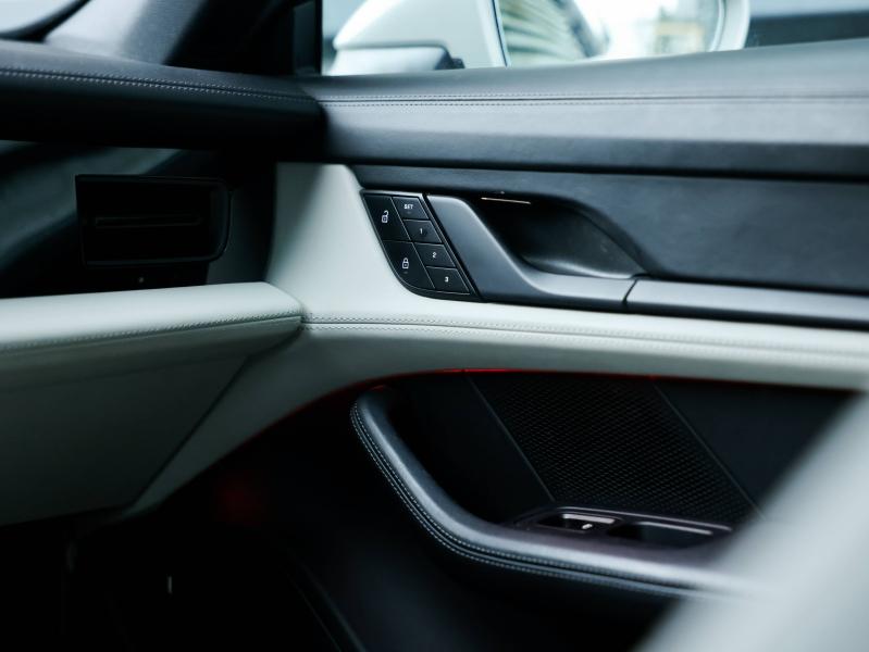 Voitures occasions PORSCHE Taycan Cross Turismo 4 Villeneuve-d'Ascq