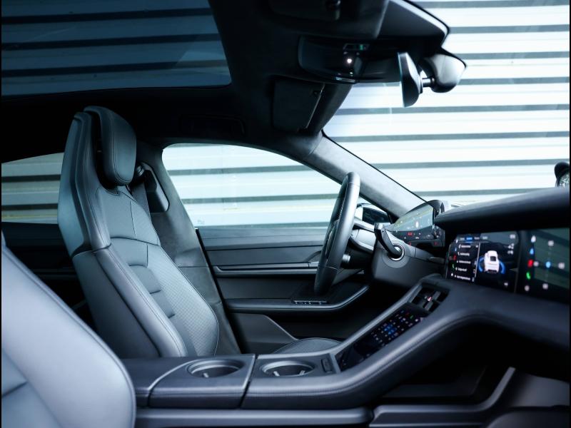 Voitures occasions PORSCHE Taycan Base Villeneuve-d'Ascq