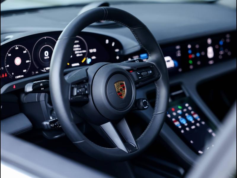 Voitures occasions PORSCHE Taycan Base Villeneuve-d'Ascq