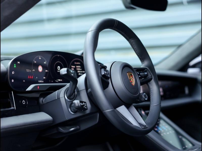 Voitures occasions PORSCHE Taycan Base Villeneuve-d'Ascq