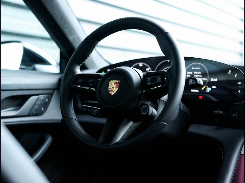Voitures occasions PORSCHE Taycan Base Villeneuve-d'Ascq