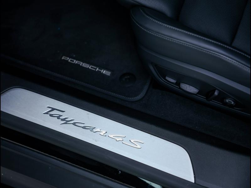 Voitures occasions PORSCHE Taycan Base Villeneuve-d'Ascq