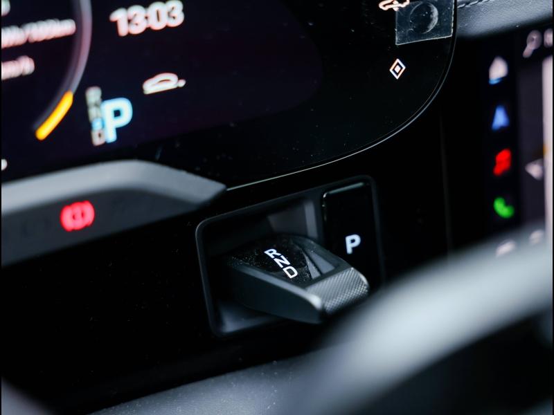 Voitures occasions PORSCHE Taycan Base Villeneuve-d'Ascq