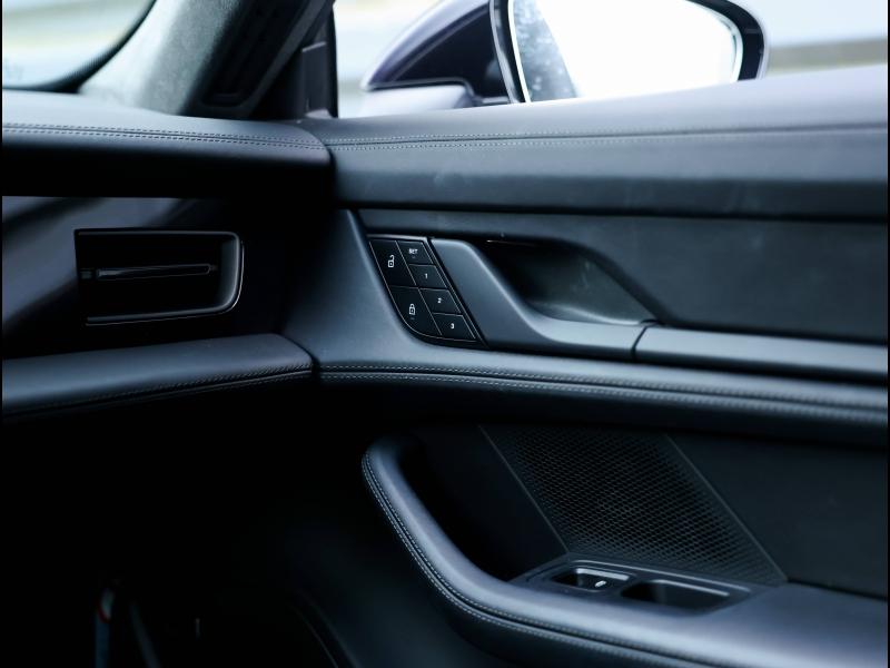 Voitures occasions PORSCHE Taycan Base Villeneuve-d'Ascq