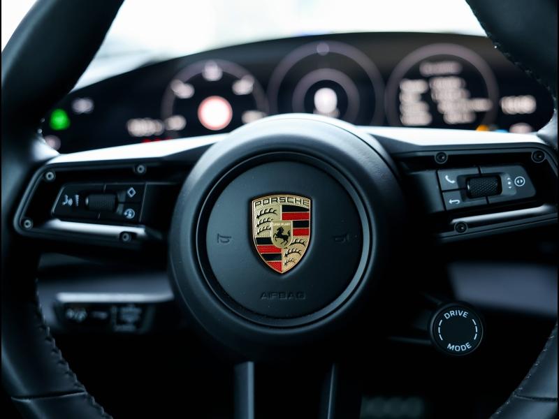 Voitures occasions PORSCHE Taycan Base Villeneuve-d'Ascq