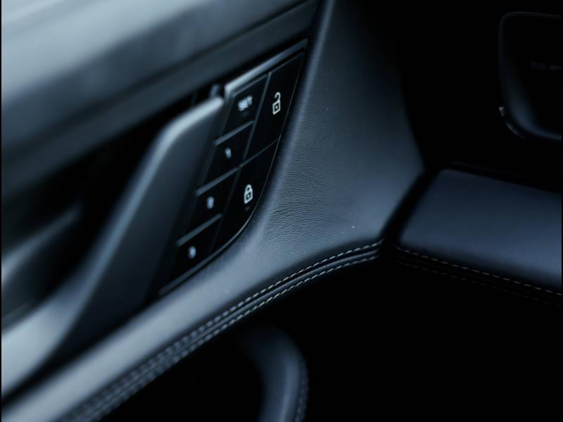 Voitures occasions PORSCHE Taycan Base Villeneuve-d'Ascq