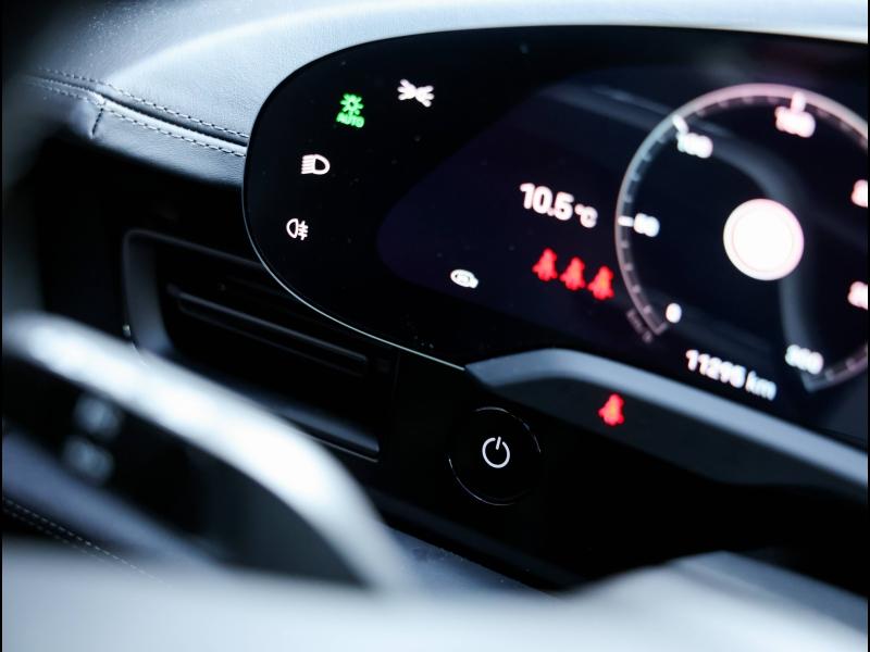 Voitures occasions PORSCHE Taycan Base Villeneuve-d'Ascq