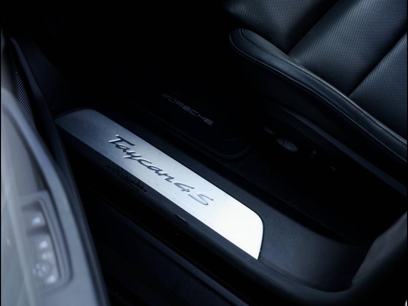 Voitures occasions PORSCHE Taycan Base Villeneuve-d'Ascq