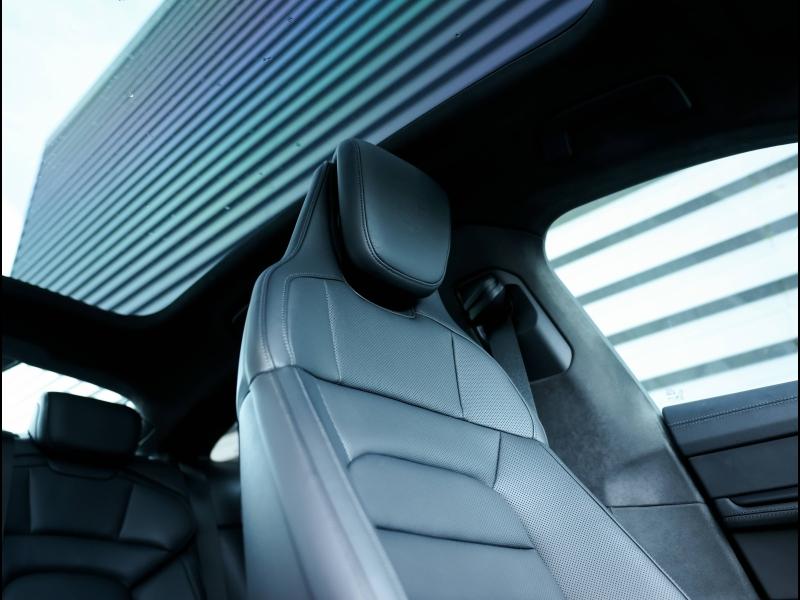 Voitures occasions PORSCHE Taycan Base Villeneuve-d'Ascq