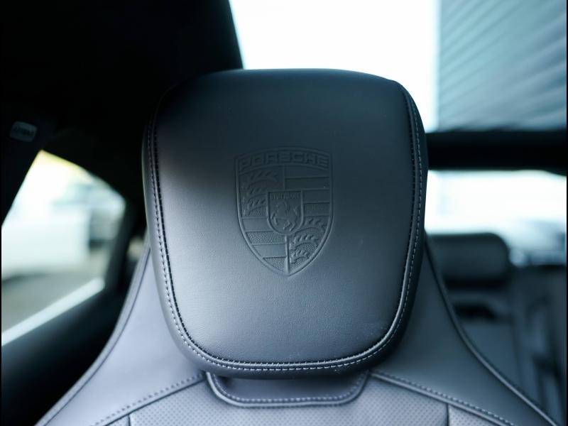 Voitures occasions PORSCHE Taycan Base Villeneuve-d'Ascq