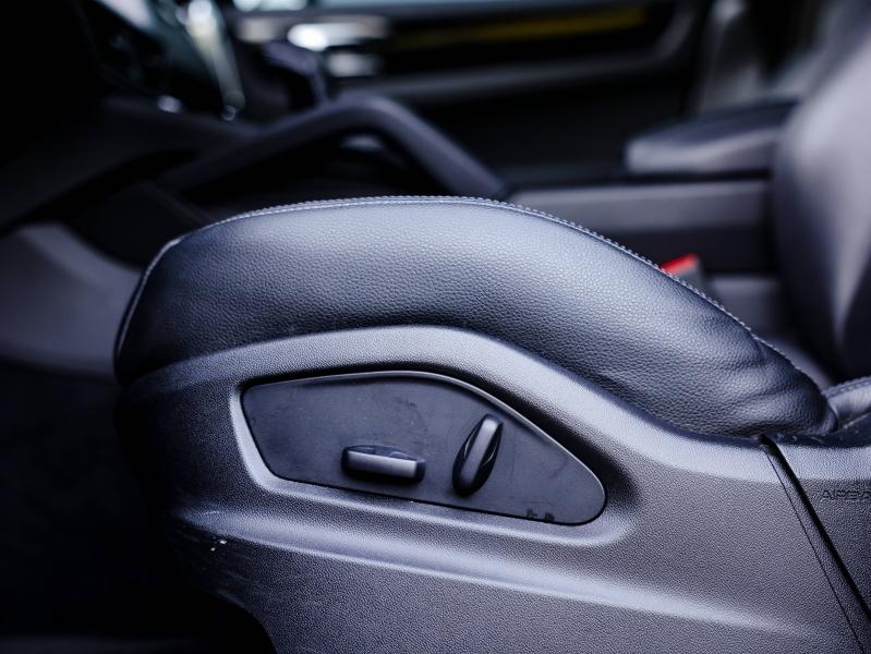 Voitures occasions PORSCHE CAYENNE E-Hybrid Villeneuve-d'Ascq