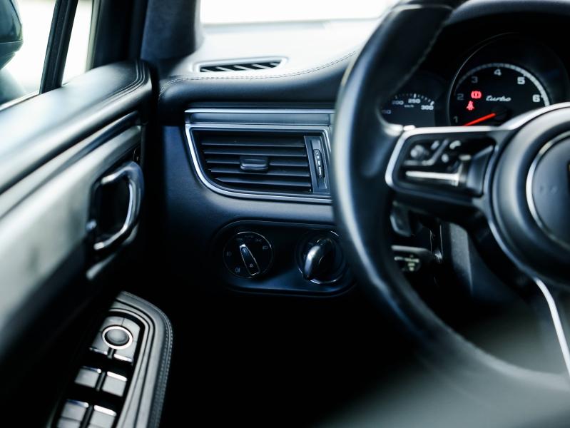 Voitures occasions PORSCHE MACAN Turbo Villeneuve-d'Ascq