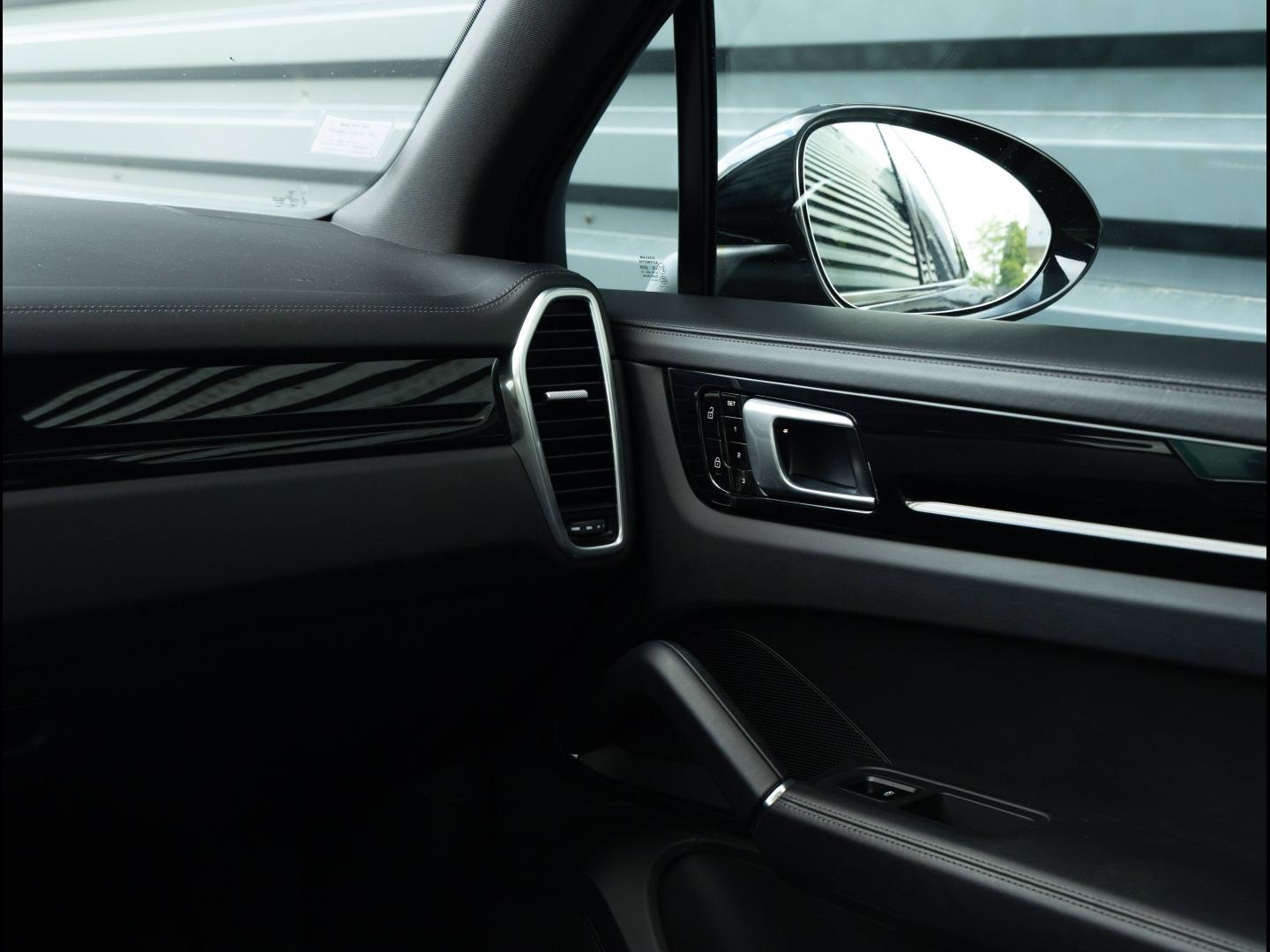 Voitures occasions PORSCHE CAYENNE E-Hybrid Villeneuve-d'Ascq