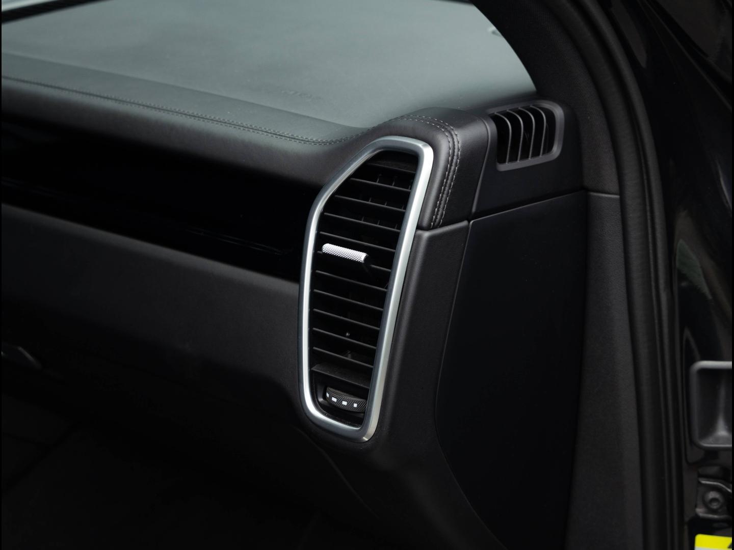 Voitures occasions PORSCHE CAYENNE E-Hybrid Villeneuve-d'Ascq