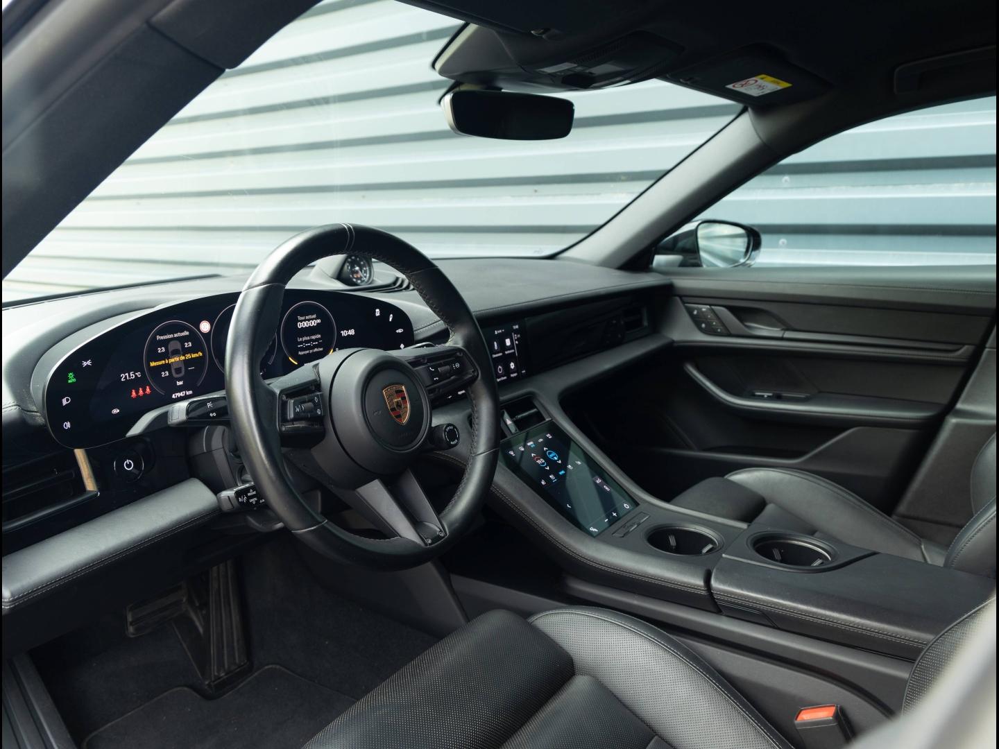 Voitures occasions PORSCHE Taycan Base Villeneuve-d'Ascq