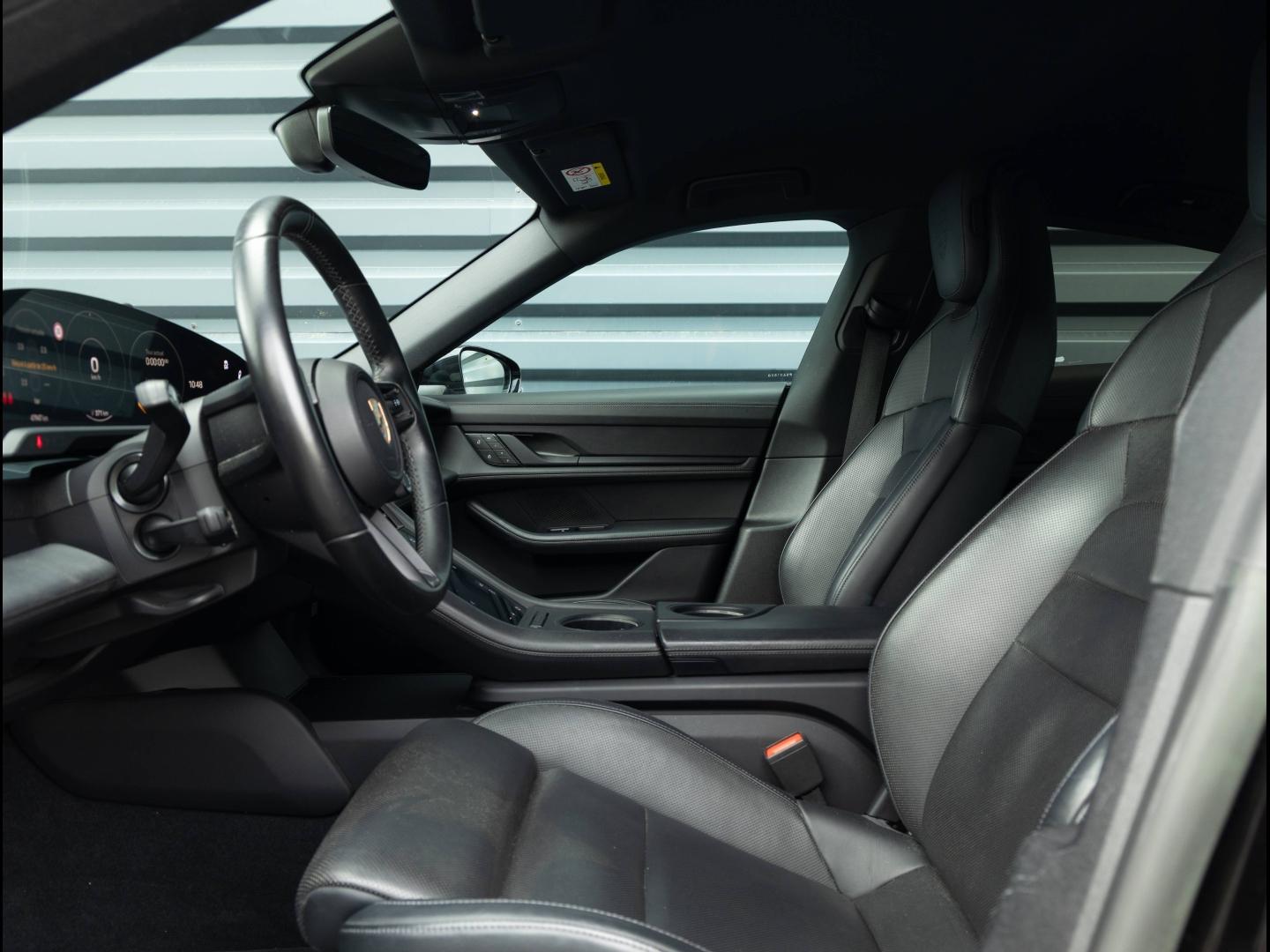 Voitures occasions PORSCHE Taycan Base Villeneuve-d'Ascq