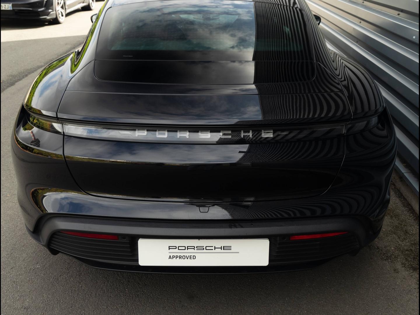 Voitures occasions PORSCHE Taycan Base Villeneuve-d'Ascq