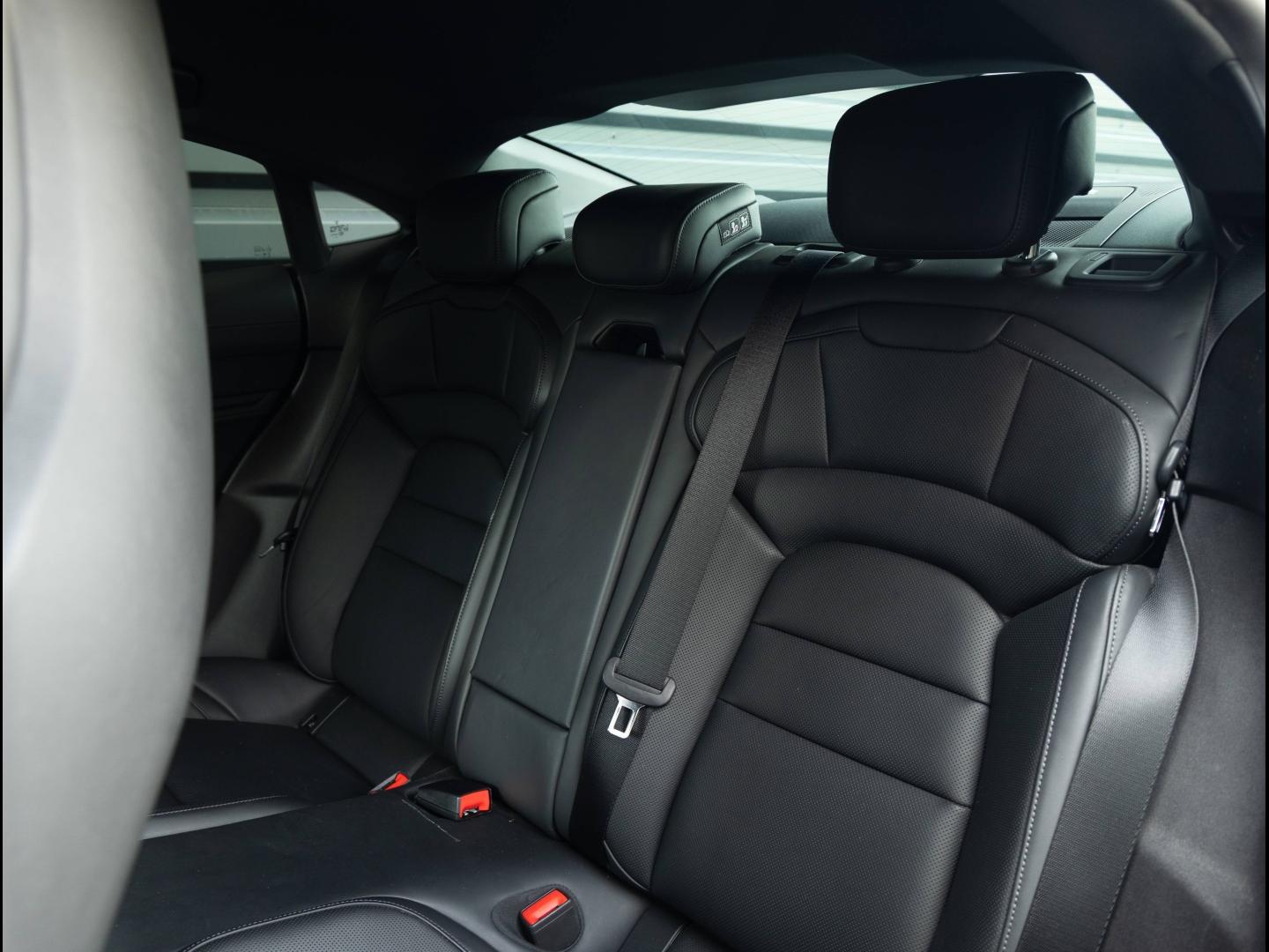 Voitures occasions PORSCHE Taycan Base Villeneuve-d'Ascq