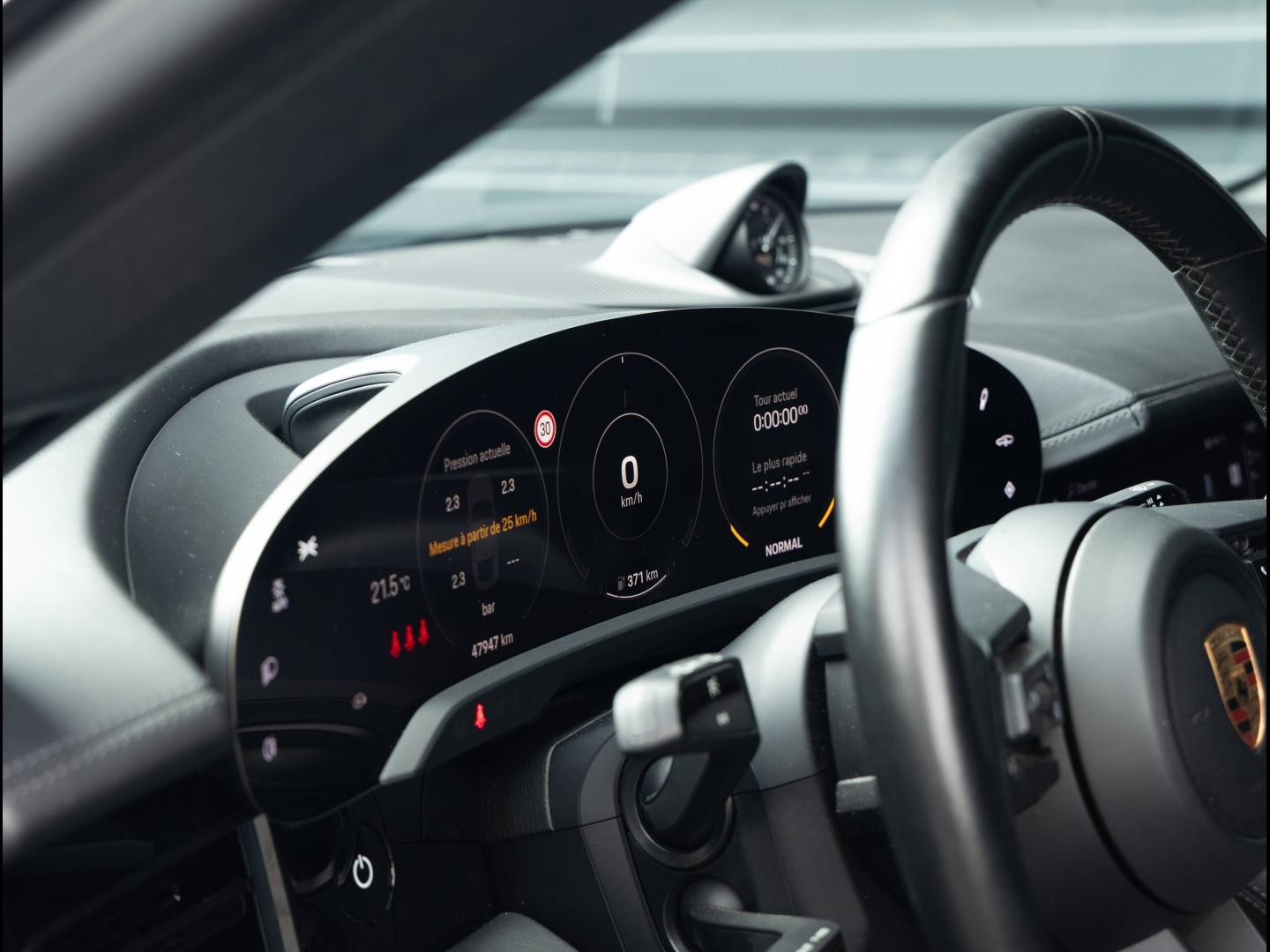 Voitures occasions PORSCHE Taycan Base Villeneuve-d'Ascq