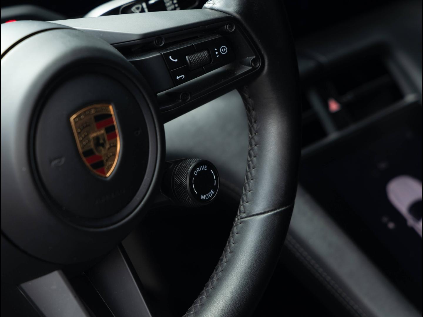 Voitures occasions PORSCHE Taycan Base Villeneuve-d'Ascq