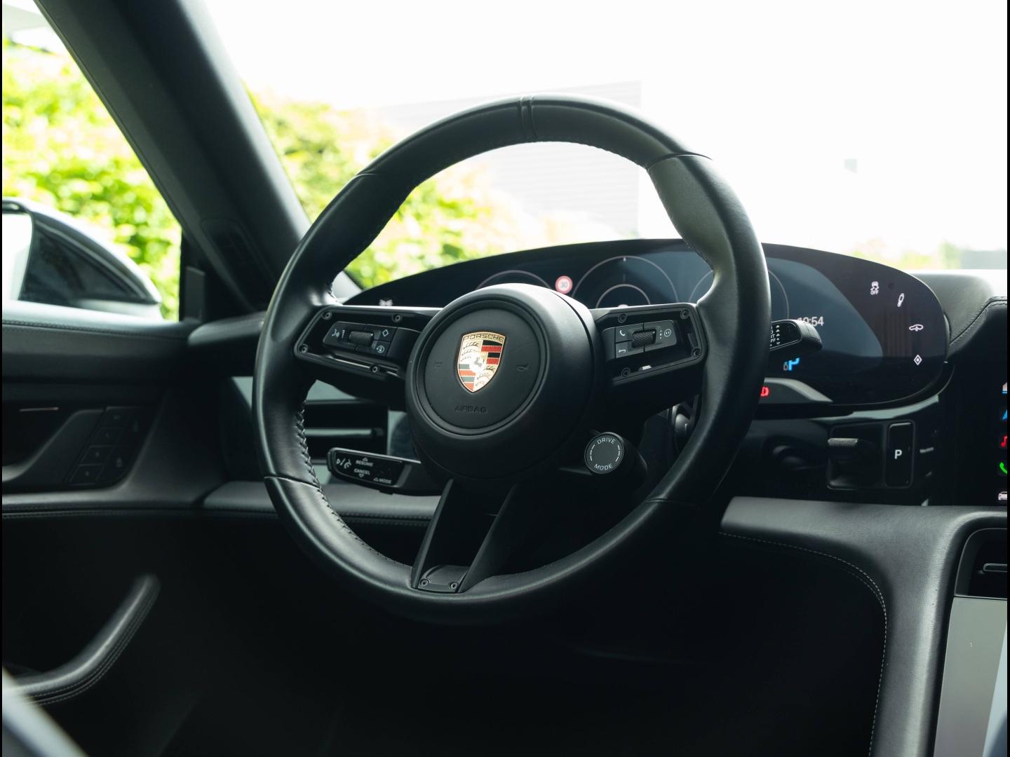 Voitures occasions PORSCHE Taycan Base Villeneuve-d'Ascq