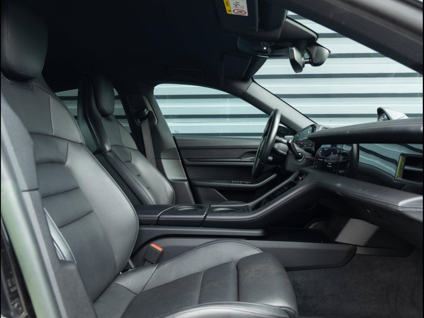 Voitures occasions PORSCHE Taycan Base Villeneuve-d'Ascq
