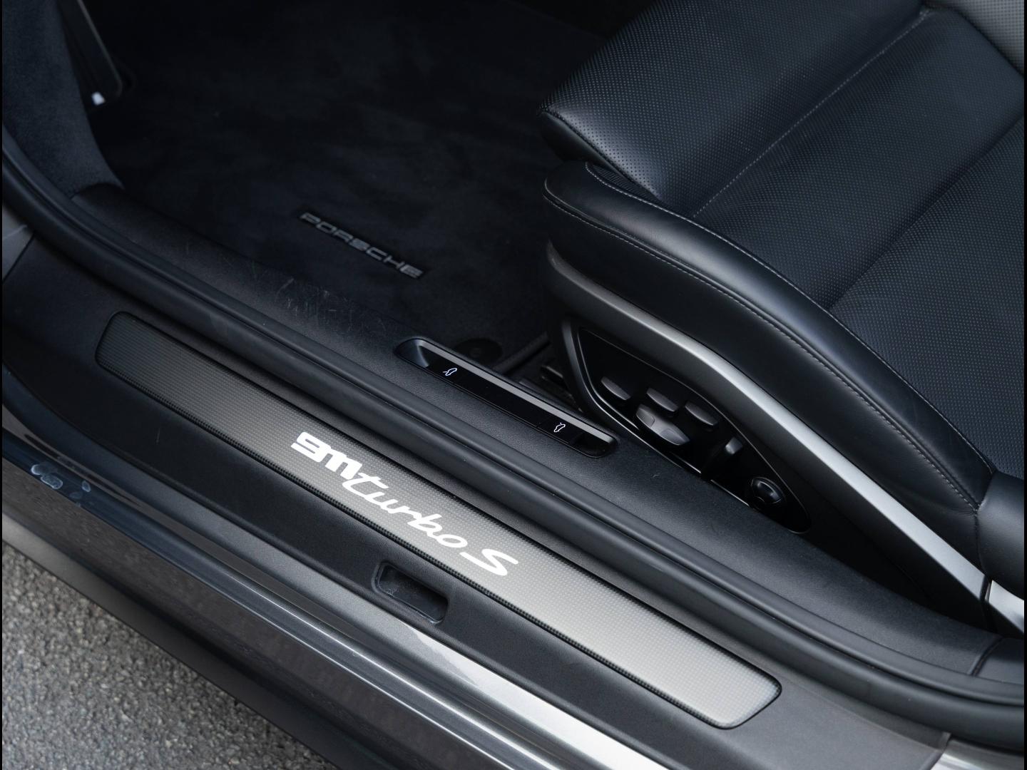 Voitures occasions PORSCHE 911 Cabriolet Turbo S Villeneuve-d'Ascq