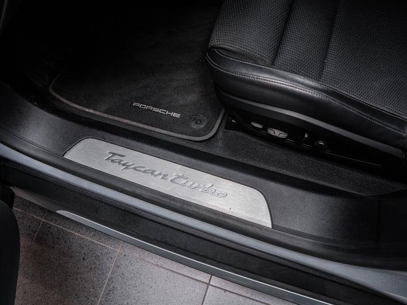 Voitures occasions PORSCHE Taycan Turbo Champagne-au-Mont-d'Or
