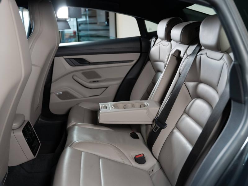 Voitures occasions PORSCHE Taycan Base Champagne-au-Mont-d'Or