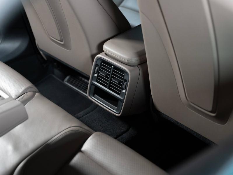 Voitures occasions PORSCHE Taycan Base Champagne-au-Mont-d'Or