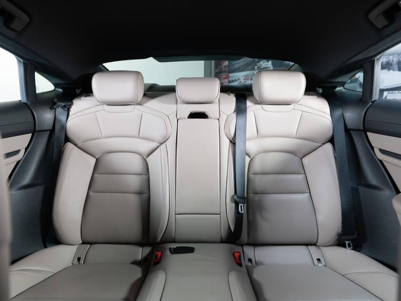 Voitures occasions PORSCHE Taycan Base Champagne-au-Mont-d'Or