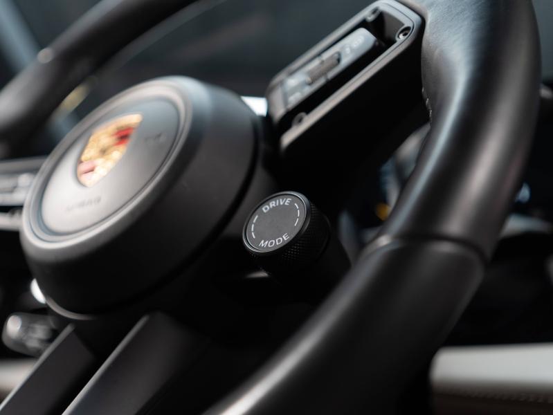 Voitures occasions PORSCHE Taycan Base Champagne-au-Mont-d'Or