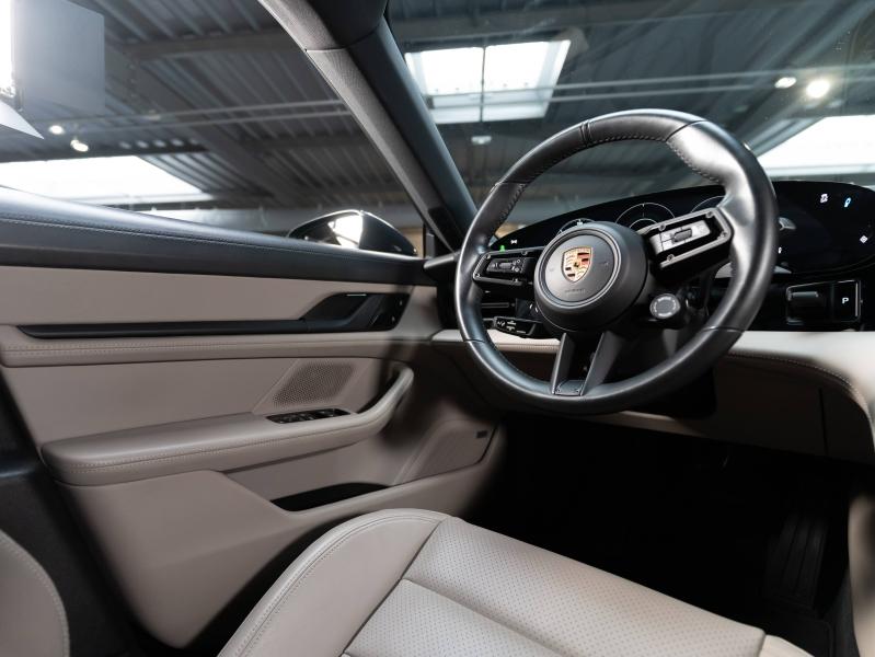 Voitures occasions PORSCHE Taycan Base Champagne-au-Mont-d'Or