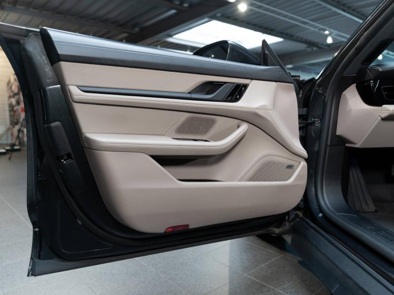 Voitures occasions PORSCHE Taycan Base Champagne-au-Mont-d'Or