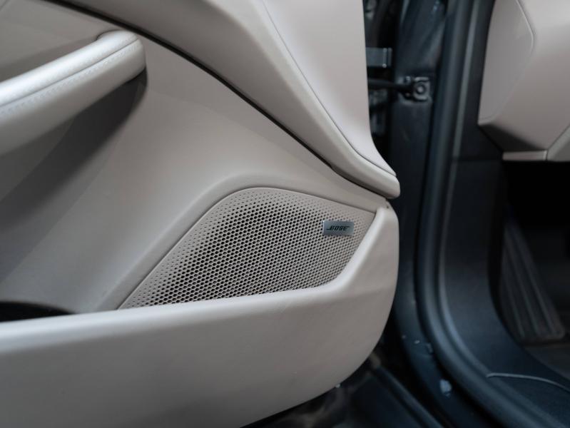 Voitures occasions PORSCHE Taycan Base Champagne-au-Mont-d'Or