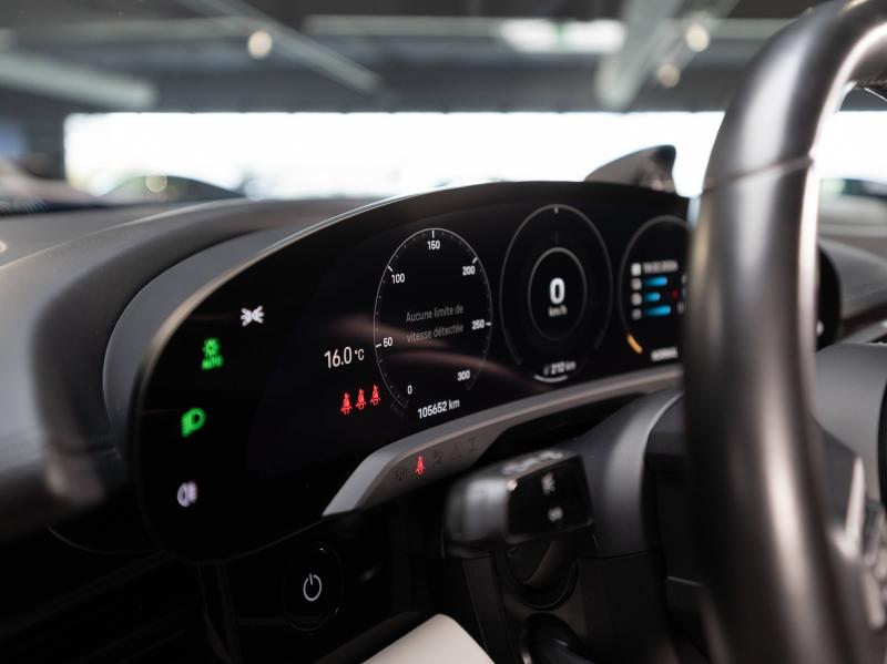 Voitures occasions PORSCHE Taycan Base Champagne-au-Mont-d'Or