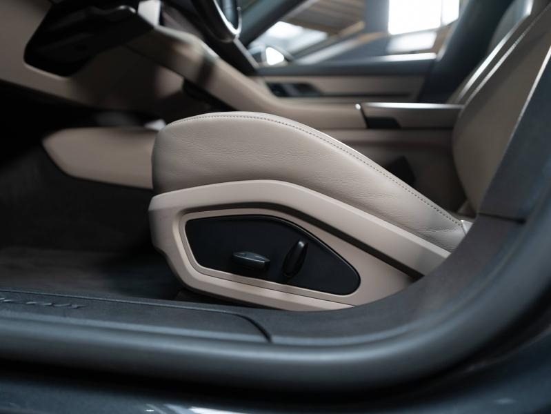 Voitures occasions PORSCHE Taycan Base Champagne-au-Mont-d'Or