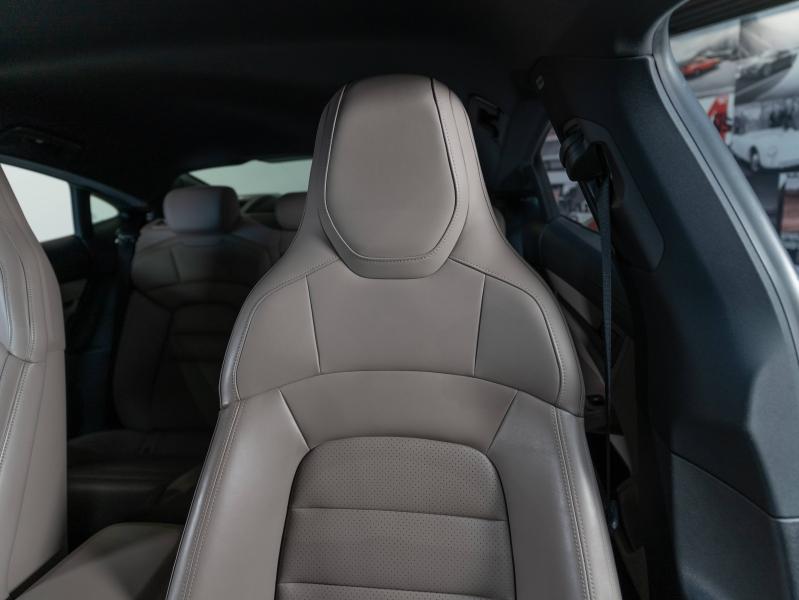 Voitures occasions PORSCHE Taycan Base Champagne-au-Mont-d'Or