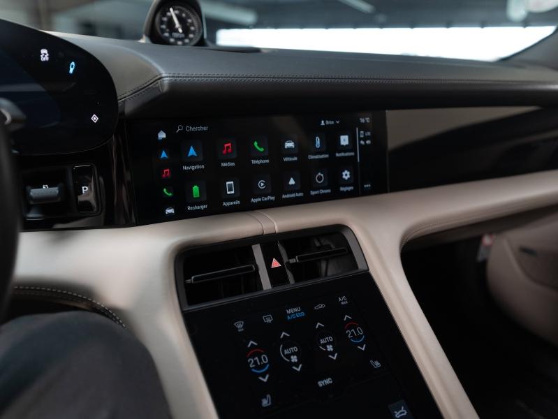 Voitures occasions PORSCHE Taycan Base Champagne-au-Mont-d'Or