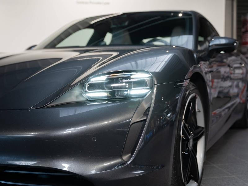 Voitures occasions PORSCHE Taycan Base Champagne-au-Mont-d'Or