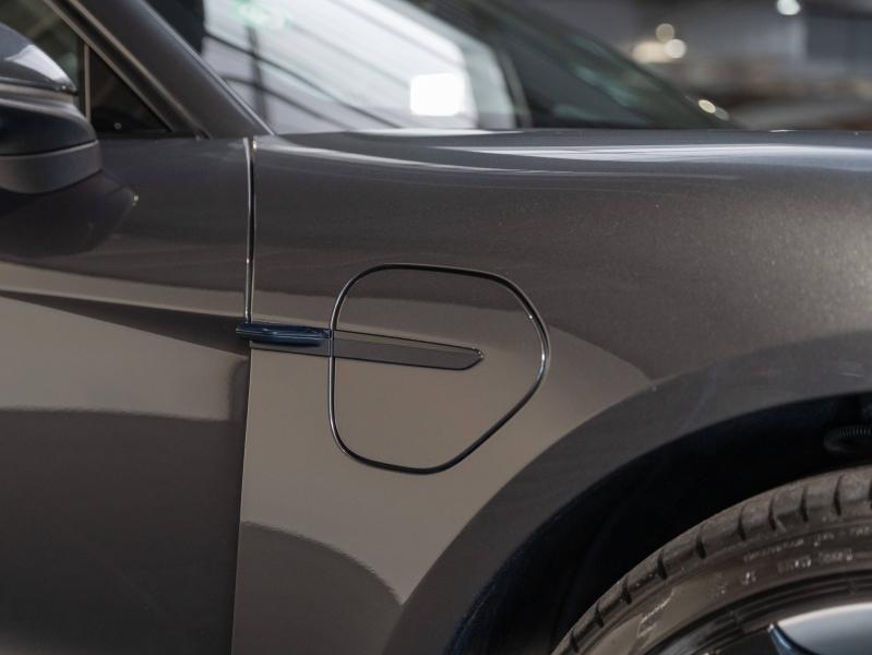 Voitures occasions PORSCHE Taycan Base Champagne-au-Mont-d'Or