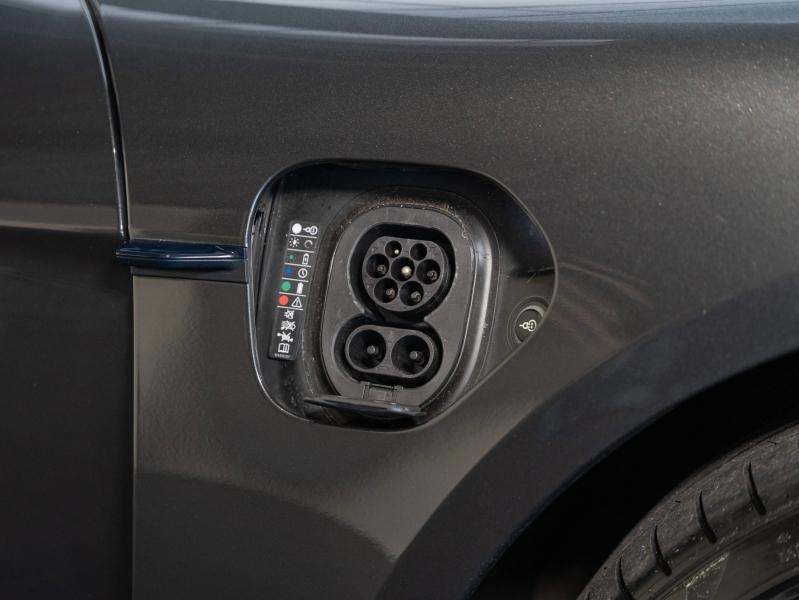 Voitures occasions PORSCHE Taycan Base Champagne-au-Mont-d'Or