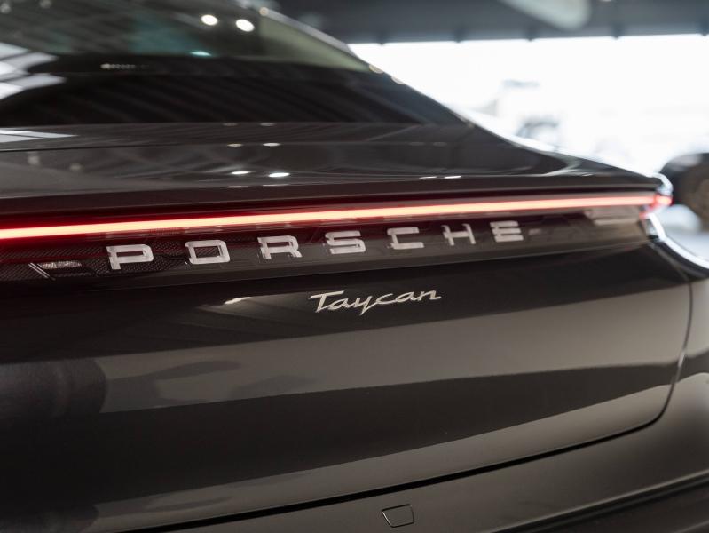 Voitures occasions PORSCHE Taycan Base Champagne-au-Mont-d'Or