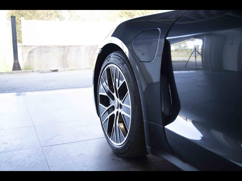 Voitures occasions PORSCHE Taycan Base Champagne-au-Mont-d'Or