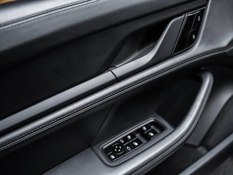 Voitures occasions PORSCHE Taycan 4S Champagne-au-Mont-d'Or